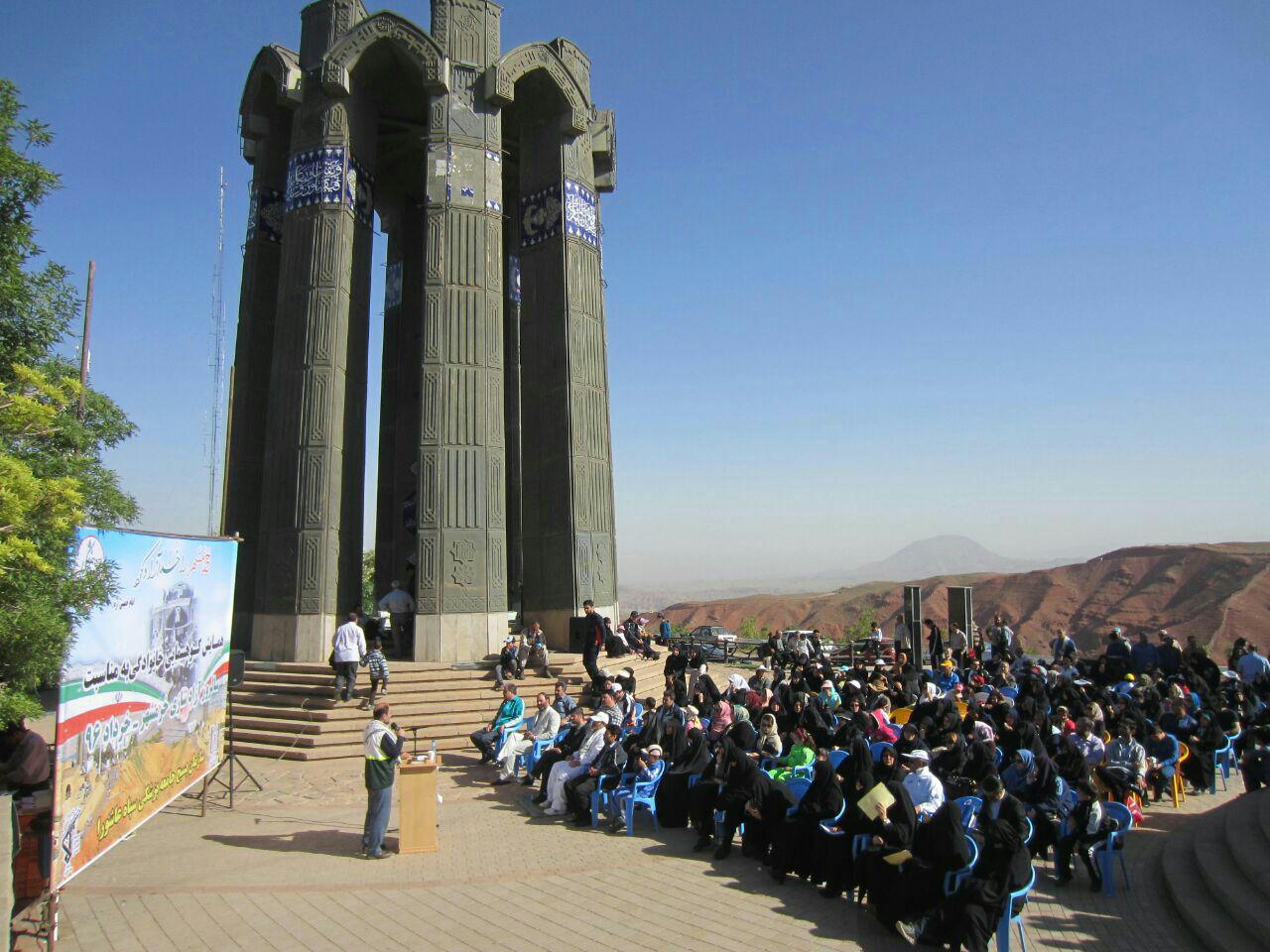 همایش ۶۰۰ نفری کوهپیمایی خانوادگی بسیجیان جامعه پزشکی استان برگزار شد