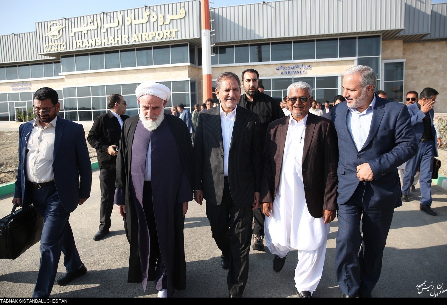 ورود جهانگیری به فرودگاه ایرانشهر