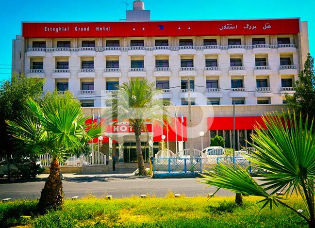  نمای بیرون هتل استقلال زاهدان