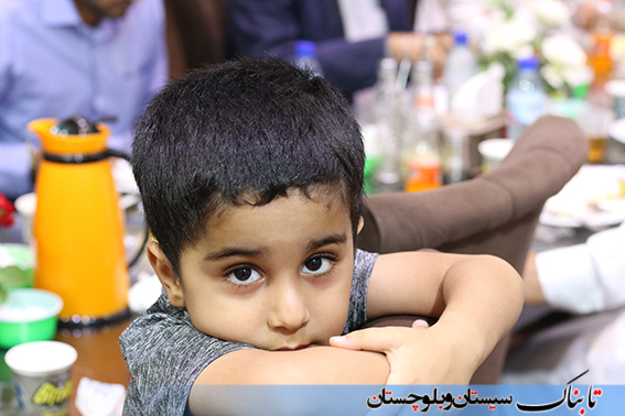 مددجویان کمیته امداد چابهار در کنار مدیران شهری/ سفره ای به رنگ وحدت و همدلی+ گزارش تصویری