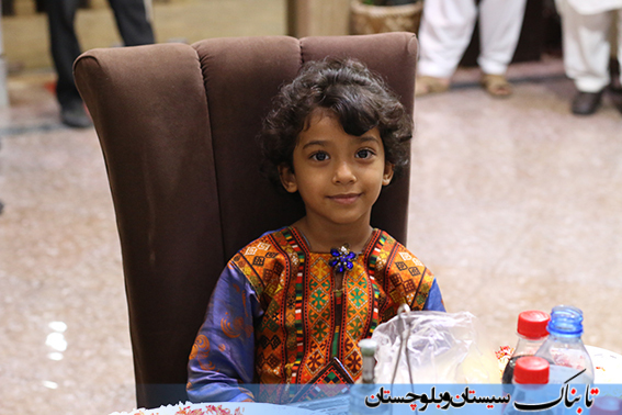 مددجویان کمیته امداد چابهار در کنار مدیران شهری/ سفره ای به رنگ وحدت و همدلی+ گزارش تصویری