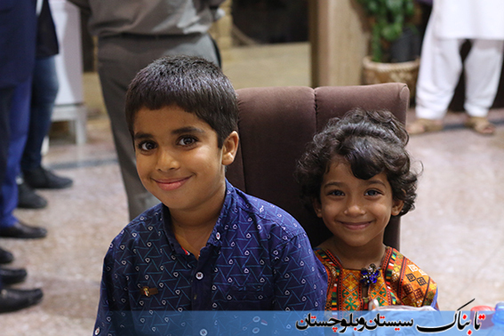 مددجویان کمیته امداد چابهار در کنار مدیران شهری/ سفره ای به رنگ وحدت و همدلی+ گزارش تصویری